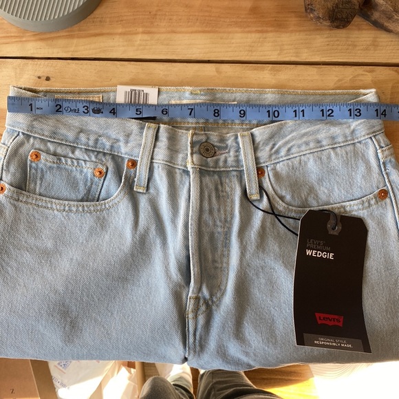 Levi's Premium Wedgie High Rise Jeans Signal Lost - Picture 9 of 13